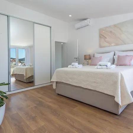 Golden View Penthouse *