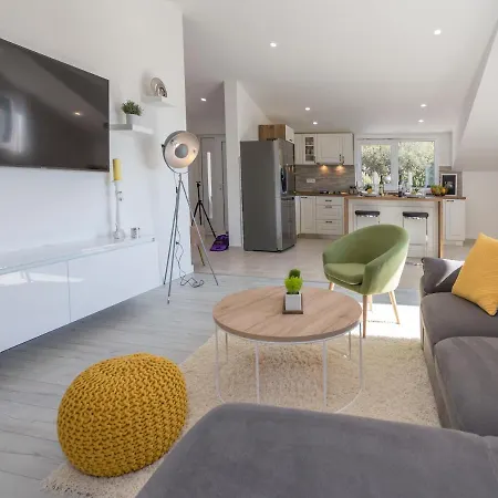 Golden View Penthouse Хвар