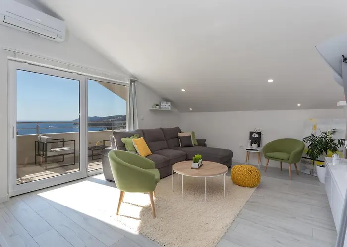 Golden View Penthouse Apartment