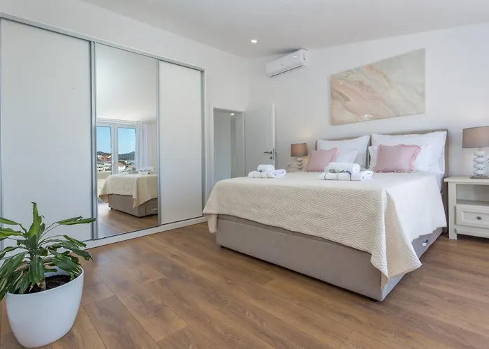 Golden View Penthouse *