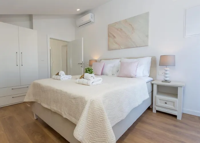 Golden View Penthouse Apartament *