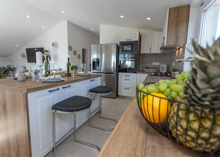 Golden View Penthouse * Hvar Town